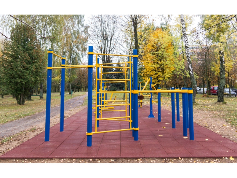 Спортивная металлическая площадки для улицы.